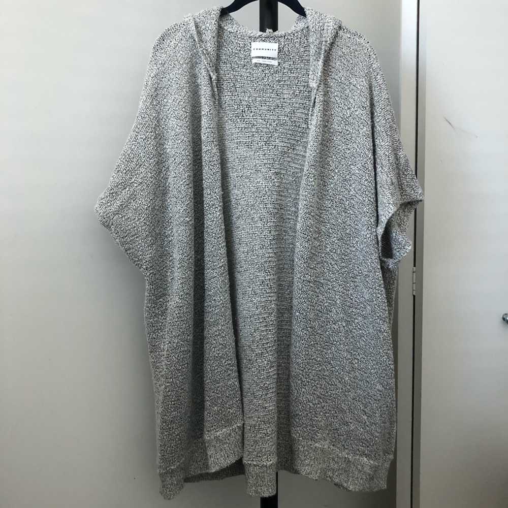 Aritzia Community cape/cardigan size xs/s